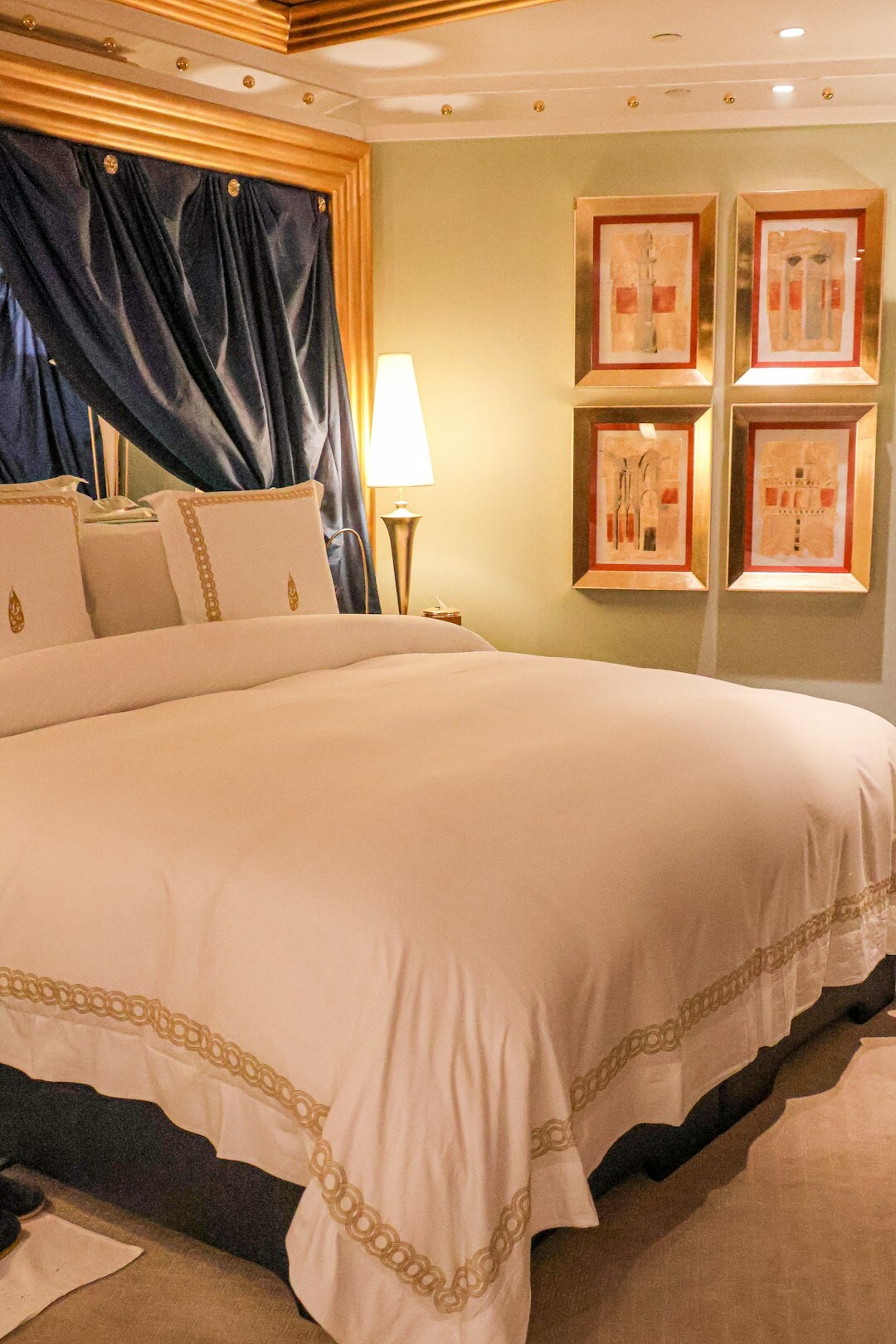 bedroom suite luxury